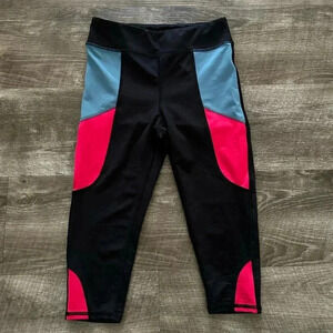 Urban Oufitters Capri Black Workout Leggings size Medium